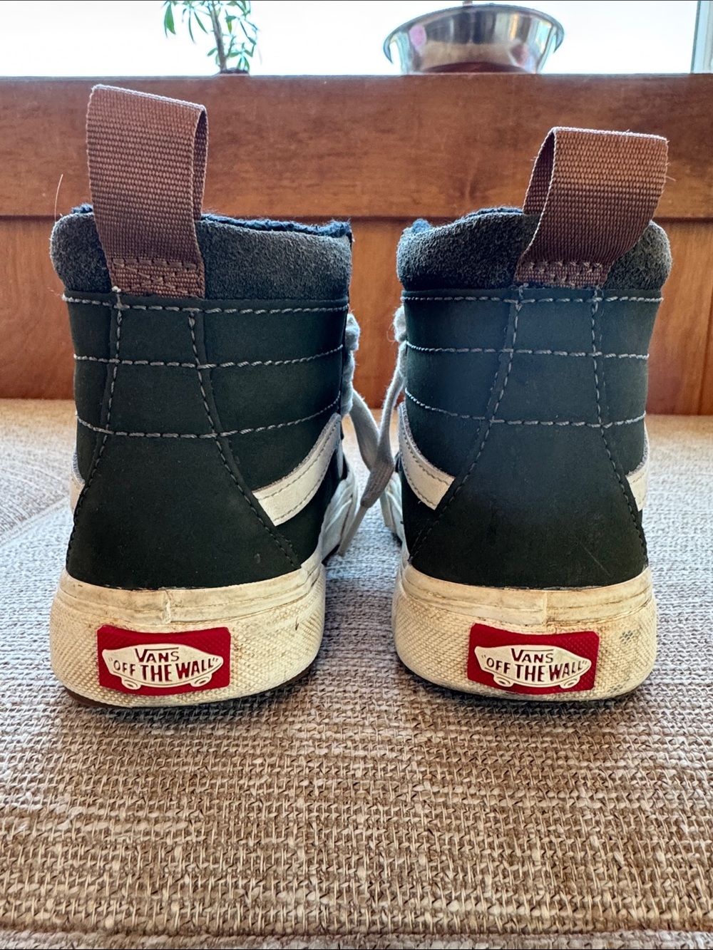 Vans Kids Sk8-Hi MTE cold weather insulated Sneakers in Olive Green size 1 - Picture 4 of 9